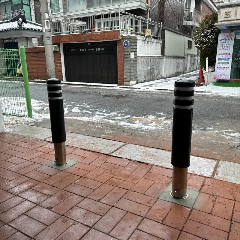 주차 공간을 지키는 볼라드 종류별 시공 현장 사진