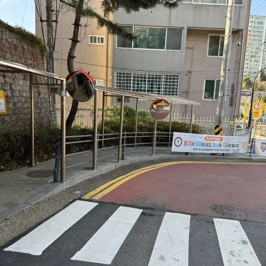 아크릴 반사경을 설치한 현장