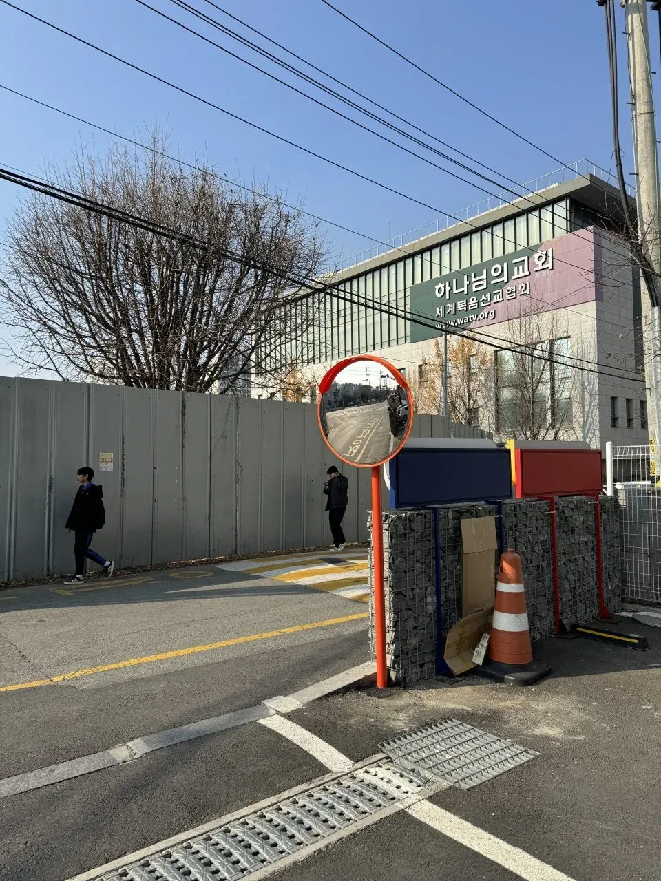 이면도로 골목길 반사경 설치 현장